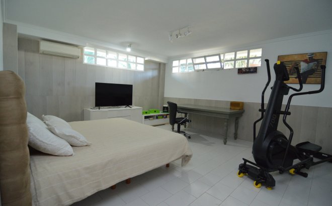 Resale - Villa -
Torrevieja - Costa Blanca