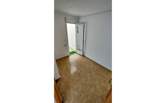 Herverkoop - Appartement -
Torrevieja - Playa de los Locos