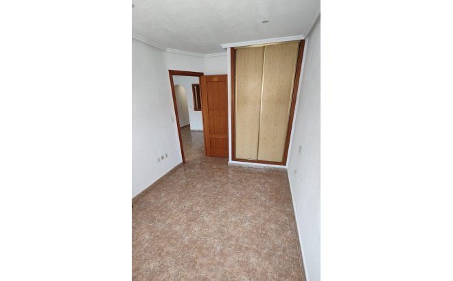 Herverkoop - Appartement -
Torrevieja - Playa de los Locos