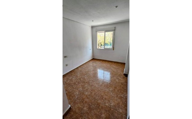 Herverkoop - Appartement -
Torrevieja - Playa de los Locos