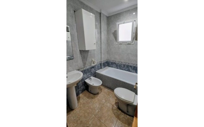 Herverkoop - Appartement -
Torrevieja - Playa de los Locos