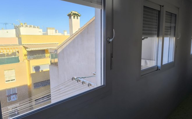Resale - Apartment -
Torrevieja - Las Piscinas Naturales