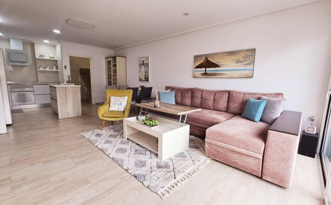 Resale - Dúplex -
Torrevieja - La Siesta