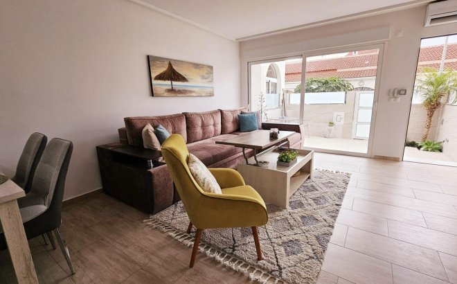 Resale - Dúplex -
Torrevieja - La Siesta