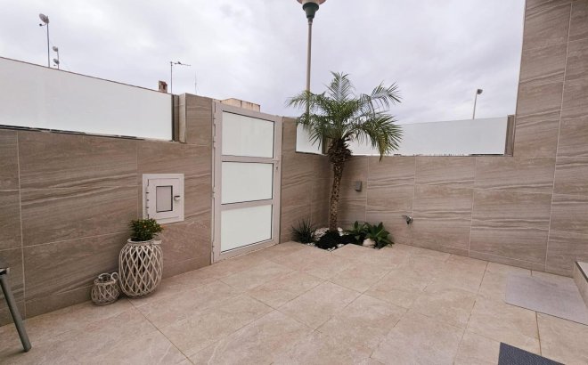 Resale - Dúplex -
Torrevieja - La Siesta