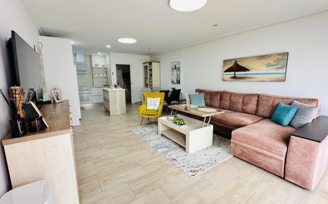 Resale - Dúplex -
Torrevieja - La Siesta