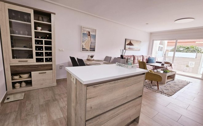 Resale - Dúplex -
Torrevieja - La Siesta