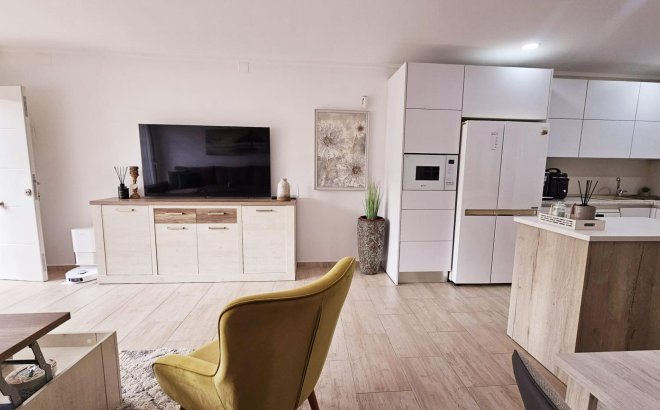 Resale - Dúplex -
Torrevieja - La Siesta