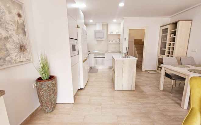 Resale - Dúplex -
Torrevieja - La Siesta