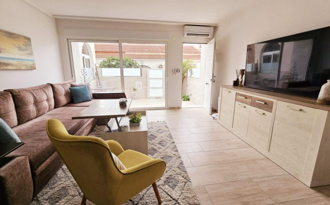 Resale - Dúplex -
Torrevieja - La Siesta
