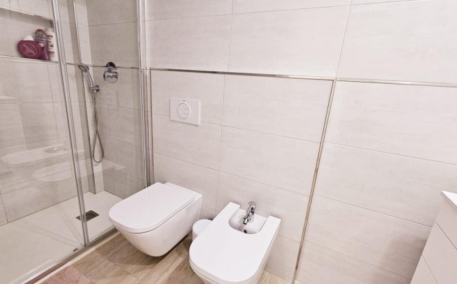 Resale - Dúplex -
Torrevieja - La Siesta