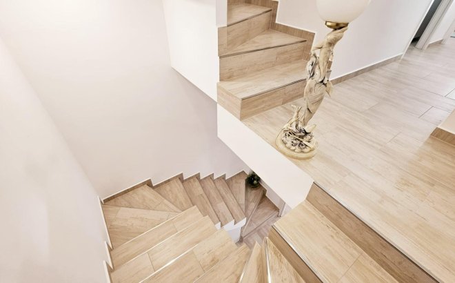 Resale - Dúplex -
Torrevieja - La Siesta