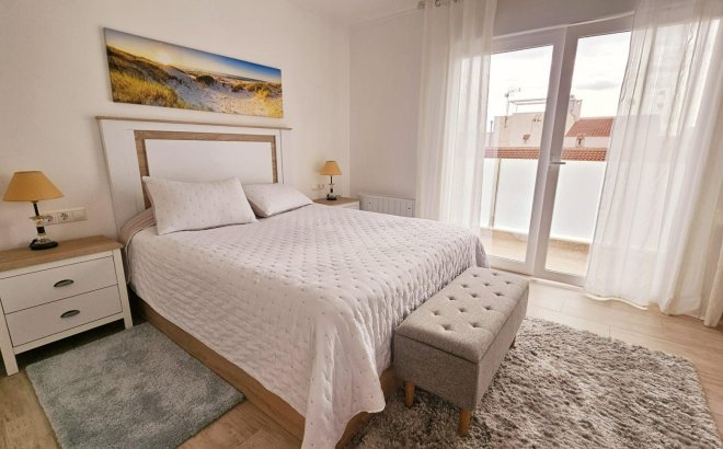 Resale - Dúplex -
Torrevieja - La Siesta