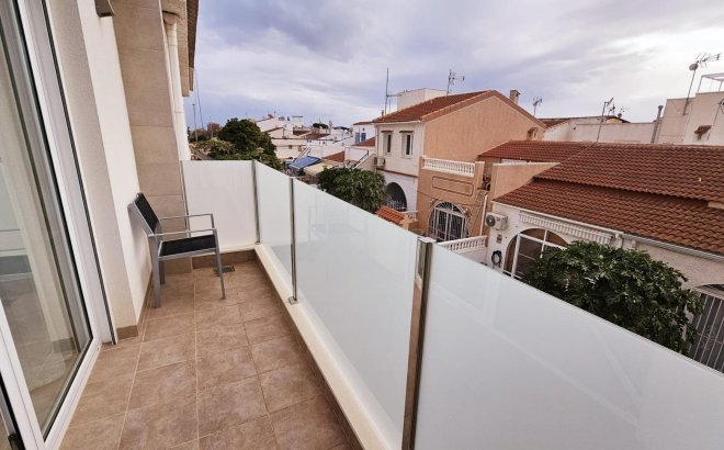 Resale - Dúplex -
Torrevieja - La Siesta