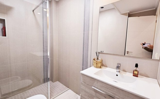 Resale - Dúplex -
Torrevieja - La Siesta