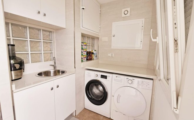 Resale - Dúplex -
Torrevieja - La Siesta