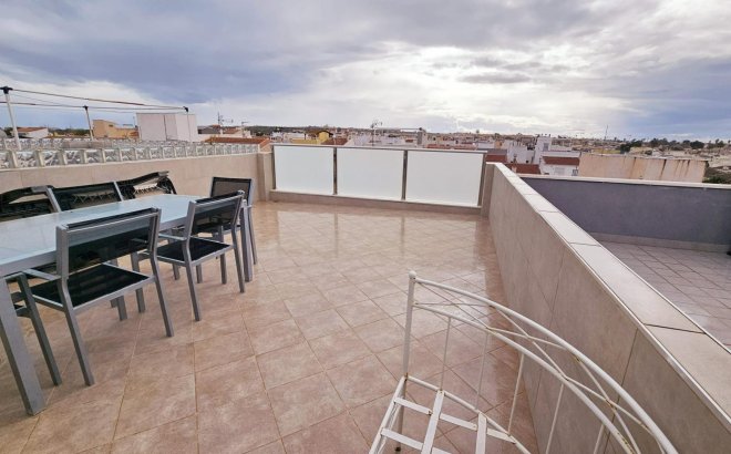 Resale - Dúplex -
Torrevieja - La Siesta