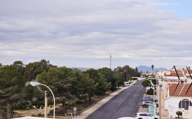 Resale - Dúplex -
Torrevieja - La Siesta