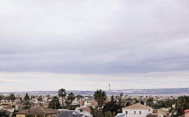 Resale - Dúplex -
Torrevieja - La Siesta