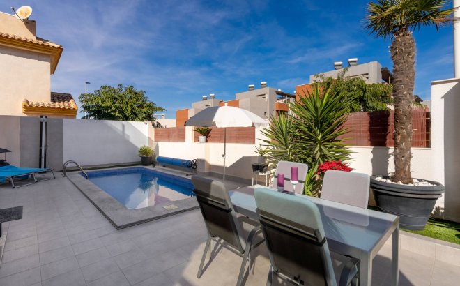 Resale - Villa -
Torrevieja - Aguas Nuevas 2