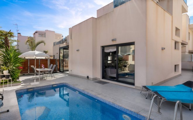 Resale - Villa -
Torrevieja - Aguas Nuevas 2