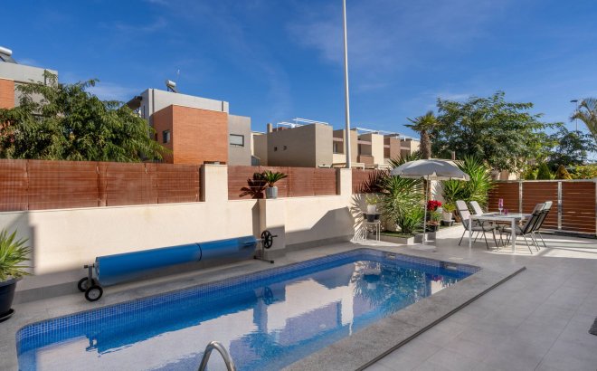 Resale - Villa -
Torrevieja - Aguas Nuevas 2