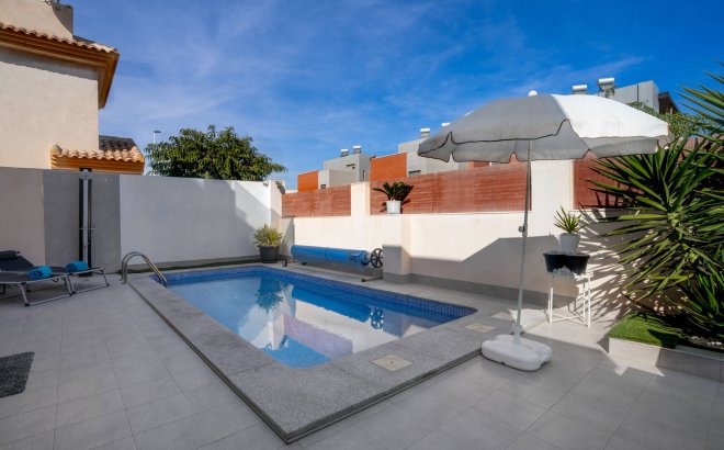 Resale - Villa -
Torrevieja - Aguas Nuevas 2