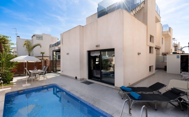 Resale - Villa -
Torrevieja - Aguas Nuevas 2