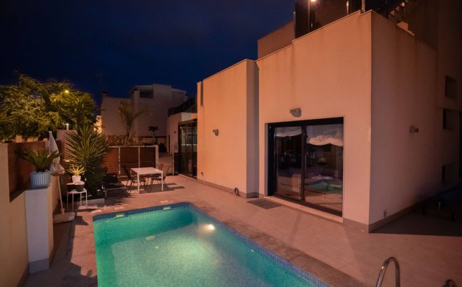 Resale - Villa -
Torrevieja - Aguas Nuevas 2