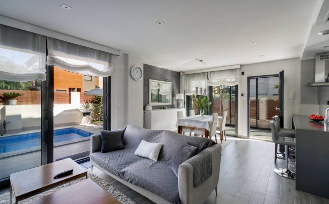 Resale - Villa -
Torrevieja - Aguas Nuevas 2