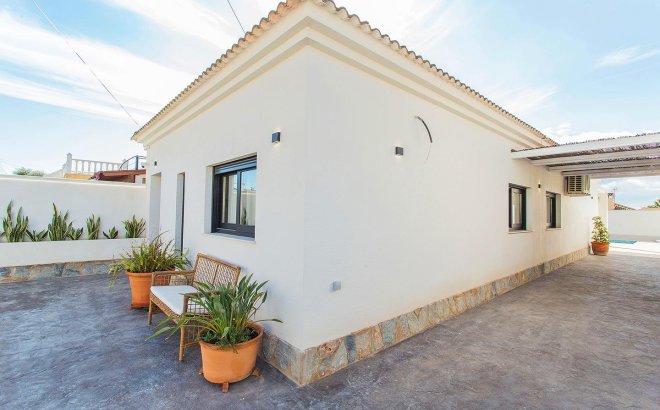 Resale - Town House -
Torrevieja - La Siesta