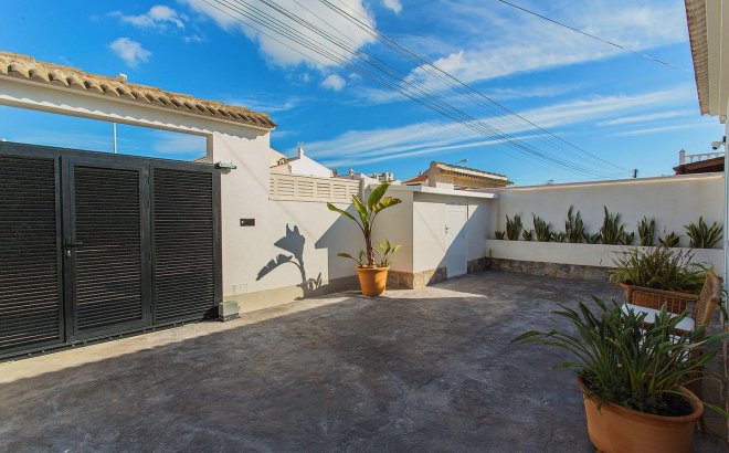 Resale - Town House -
Torrevieja - La Siesta