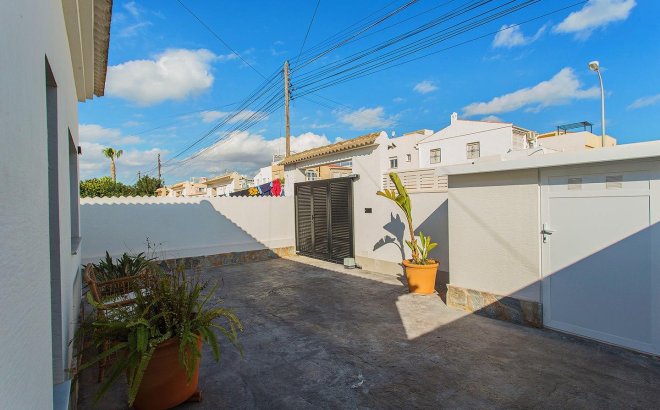 Resale - Town House -
Torrevieja - La Siesta