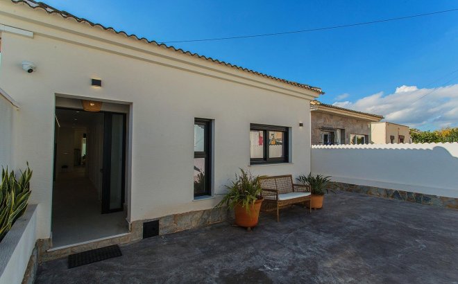 Resale - Town House -
Torrevieja - La Siesta