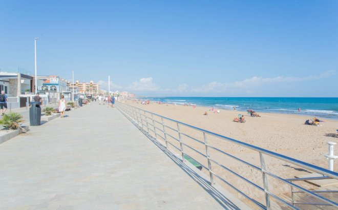 Resale - Town House -
Torrevieja - La Siesta