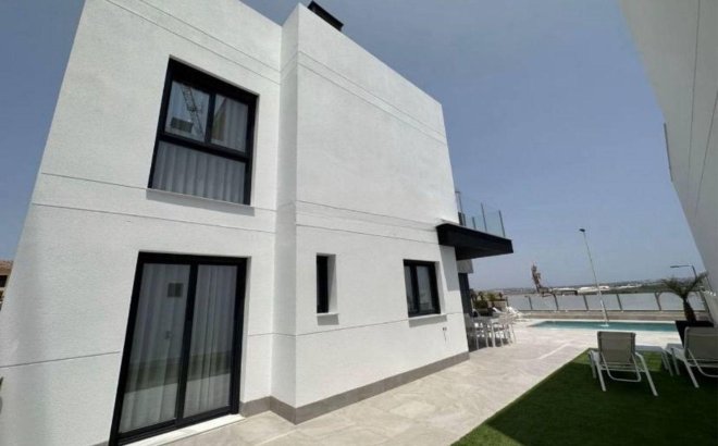 Resale - Villa -
Torrevieja - Los Balcones - Los Altos del Edén