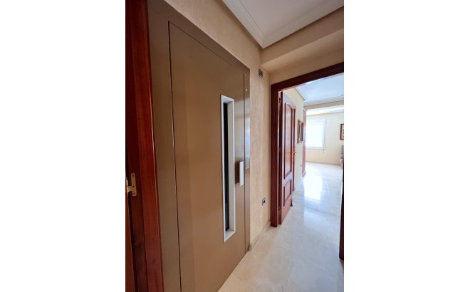 Revente - Dúplex -
Torrevieja