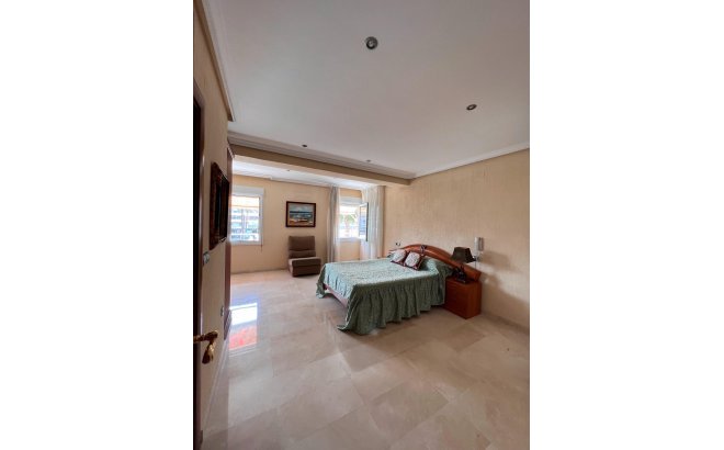 Revente - Dúplex -
Torrevieja