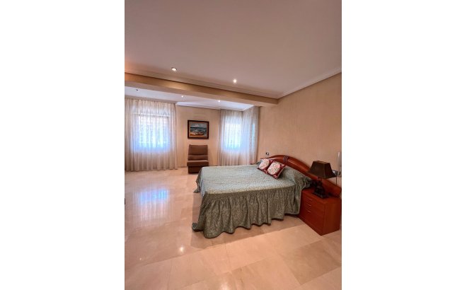 Revente - Dúplex -
Torrevieja