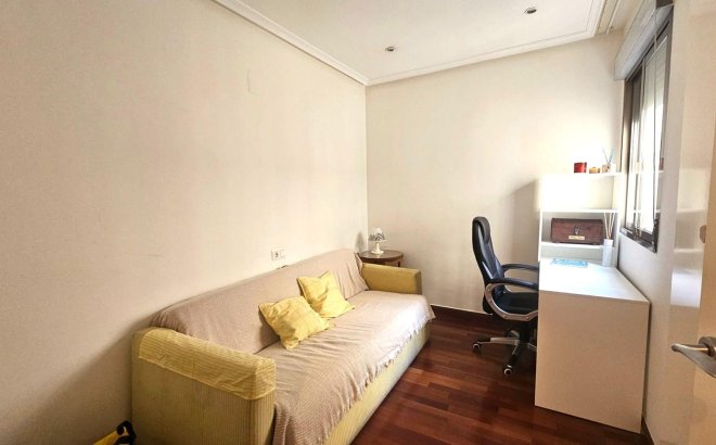 Resale - Apartment -
Torrevieja - Centro