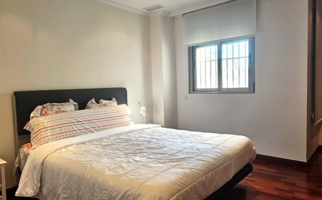 Resale - Apartment -
Torrevieja - Centro