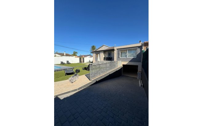 Resale - Villa -
Torrevieja - Los Balcones - Los Altos del Edén
