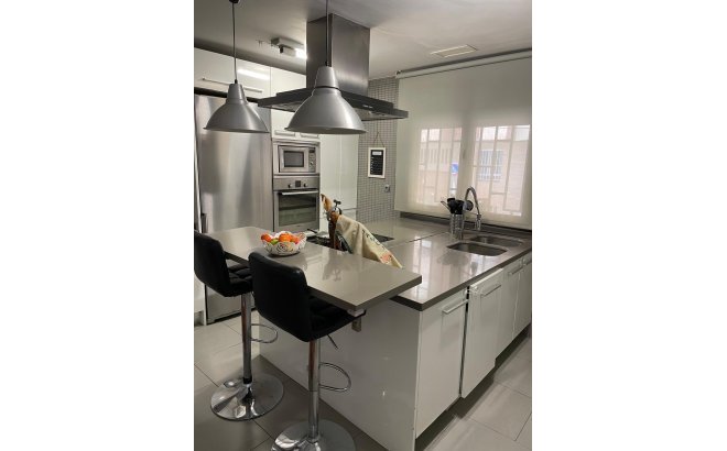 Resale - Dúplex -
Torrevieja - Playa del Cura