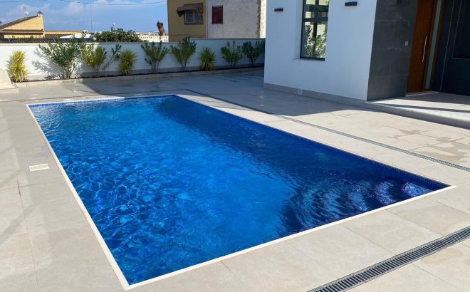 Resale - Villa -
Torrevieja - Los Balcones