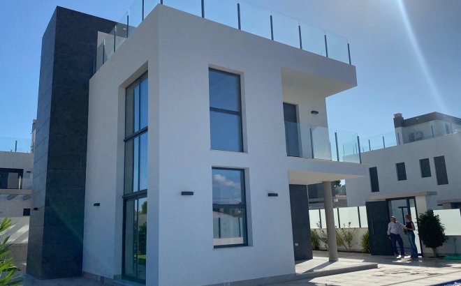 Resale - Villa -
Torrevieja - Los Balcones