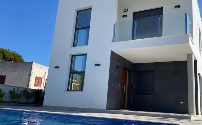 Resale - Villa -
Torrevieja - Los Balcones