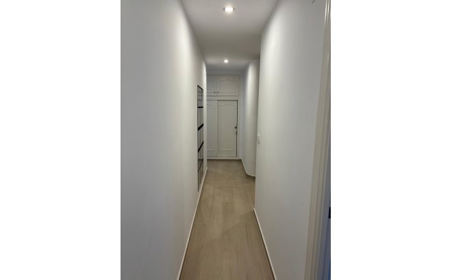 Herverkoop - Appartement -
Torrevieja - Centro