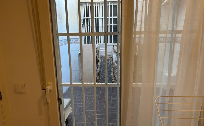 Herverkoop - Appartement -
Torrevieja - Centro