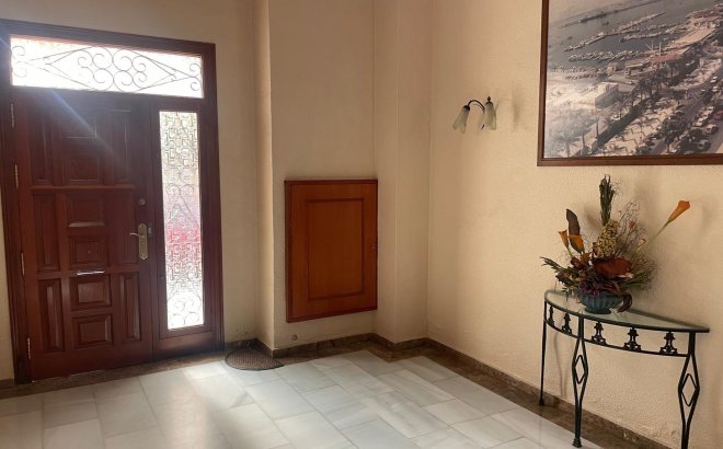 Resale - Apartment -
Torrevieja - Centro