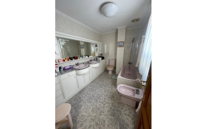 Resale - Apartment -
Torrevieja - Centro